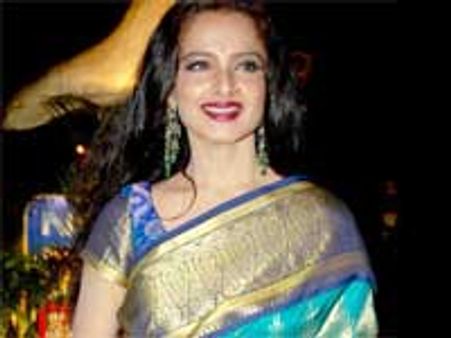 ரஜினிக்கு இழுபறியாகும் ஜோடி-ரேகாவும் மறுத்தார்!