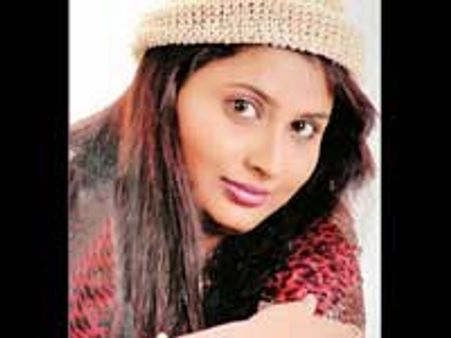 ரூ 25 லட்சத்துடன் திருணமனத்தன்று ஓட்டம் பிடித்த துணை நடிகை மணமகன்!