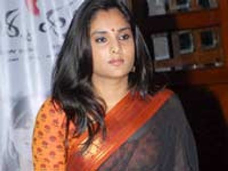 பஞ்சாயத்து செய்த அம்பரீஷ்-ரம்யா மீதான தடை ரத்து!