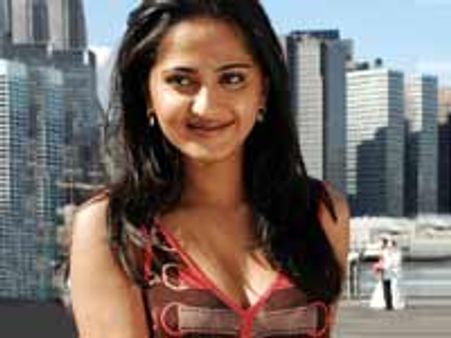 தெலுங்கில் ரீமேக்காகும் பாடிகார்ட்-நாயகி அனுஷ்கா