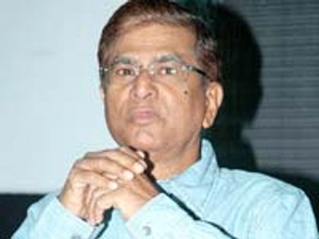 சட்டப்படி குற்றம் பார்த்து விட்டு ஓட்டுப் போடுங்கள்-எஸ்.ஏ.சந்திரசேகர் கோரிக்கை