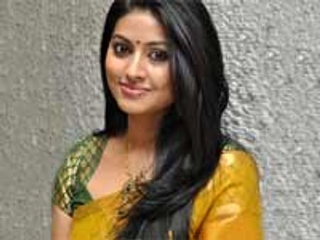 சினேகாவை கண்கலங்க வைத்த கல்லூரி மாணவர்கள்!