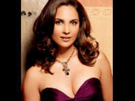 அரை இறுதிப் போட்டியை நேரில் பார்க்கும் பாலிவுட்-ஷூட்டிங் ரத்து