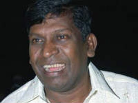 'தண்ணிய போட்டு உளறிட்டு வேட்பாளரை அடிக்கிற'-விஜயகாந்த் மீது வடிவேலு தாக்கு!