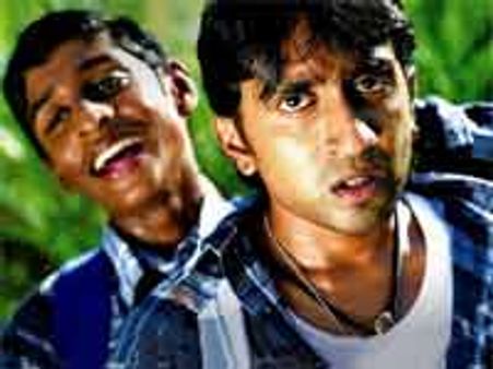 சிங்கையில் குருஷேத்திரம் - விமர்சனம்