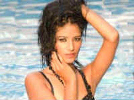 கோப்பையை இந்தியா வென்றால் நிர்வாண கோலத்தில் தரிசனம்-பூனம் பாண்டே