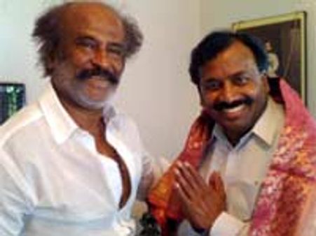 ஆதரவு கேட்டு வரும் அதிமுகவினர்... சங்கடத்தில் ரஜினி!!