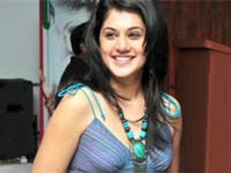 பாலிவுட் போனார் டாப்ஸீ!