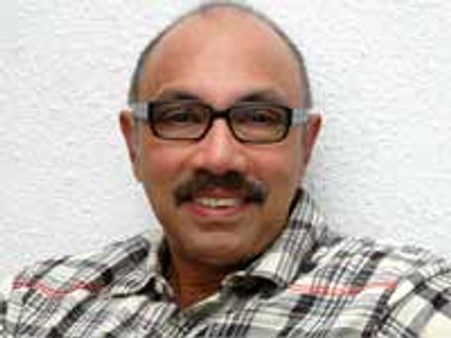 சத்யராஜிடம் ஆசி வாங்கினார் திமுக வேட்பாளர் ஜின்னா