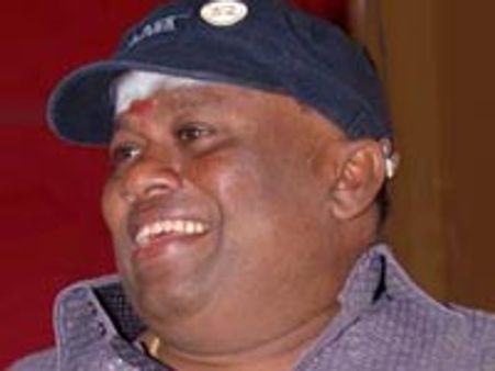 நடிகர் செந்தில் கூட்டத்தில் கல்வீச்சு-2 சிறுமிகள் படுகாயம்