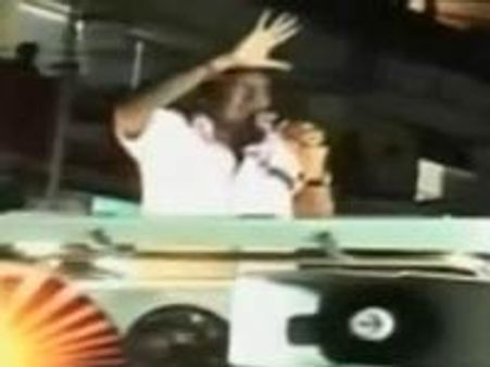 ஸ்ரீரங்கத்தில் வடிவேலு கார் மீது செருப்பு வீச்சு: தேமுதிக கட்சி அலுவலகம் சூறை