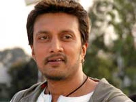 ரஜினி-கமலுடன் என்னை ஒப்பிட்டுப் பேசாதீர்கள்! - சுதீப்