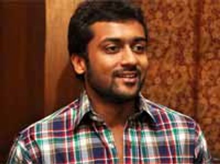 அடுத்து ஊழலற்ற ஆட்சி அமைய வேண்டும், என்று நடிகர் சூர்யா கூறினார்.