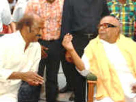 முதல்வர் கருணாநிதியுடன் பொன்னர் சங்கர் பார்த்தார் ரஜினி!