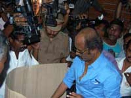 ரஜினிகாந்த் வாக்குச் சாவடியில் மறு ஓட்டுப் பதிவு நடத்தப்படுமா?