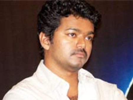 'விஜய்' வீடு மீது தாக்குதல்!!