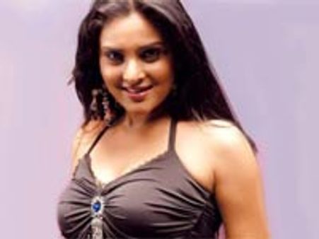 இளைஞர் காங்கிரஸில் இணைந்த 'குத்து’ ரம்யா: சேவை செய்ய ஆசை