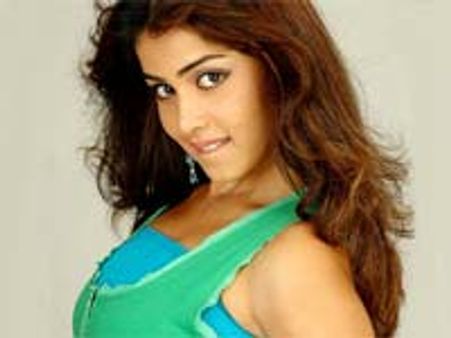 மனமுடைந்த ஷாஹீதை தேற்றும் ஜெனிலியா