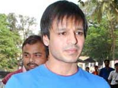 சாய்பாபா மறைவால் சோகத்தில் மூழ்கிய பாலிவுட்: டுவிட்டரில் இரங்கல் செய்தி