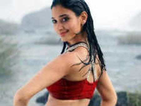 3 நிமிஷம்... 3 லட்சம்! - இது தமன்னா ரேட்!!