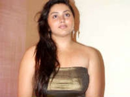 'காதல் கல்லூரி'யில் நமீதா!