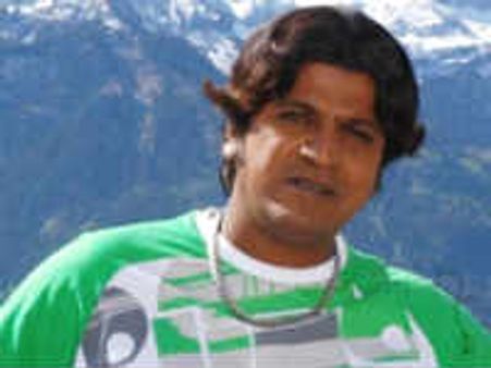 தலையில் தூண் விழுந்து கன்னட சூப்பர் ஸ்டார் சிவராஜ்குமார் காயம்