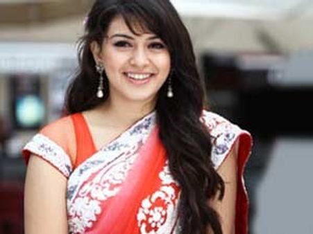 கை நிறைய படங்கள்-பூரிப்பில் ஹன்சிகா