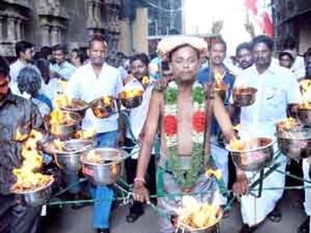 ரஜினி குணமடைய தமிழகமெங்கும் பிரார்த்தனை நடத்தும் ரசிகர்கள்!!