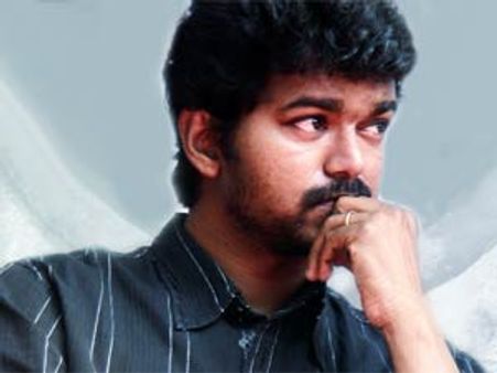 'போர்க்குற்றவாளி ராஜபக்சேவை கைது செய்': விஜய் ரசிகர்கள் உண்ணாவிரதம்