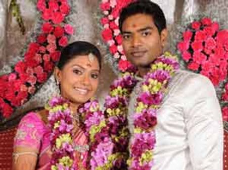 தியேட்டர் உரிமையாளர் மகனை மணக்கும் அபர்ணா-நிச்சயதார்த்தம் நடந்தது