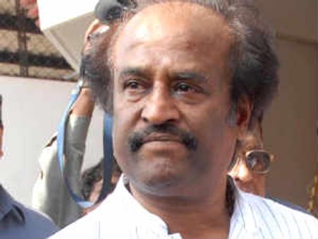 ஒரு வார சிகிச்சைக்குப் பிறகு நலமுடன் வீடு திரும்பினார் ரஜினி!