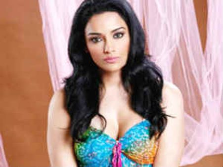 'காதலிக்கிறேன்... ஆனா கல்யாணம் பண்ணிக்க மாட்டேன்!' - ஸ்வேதா மேனன்