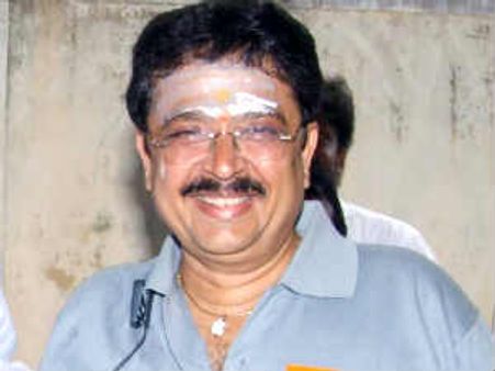 எஸ்வி சேகர் வீட்டின் மீது நள்ளிரவில் தாக்குதல்!