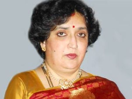 'ரஜினி உங்களைச் சந்திப்பார்... ரசிகர்கள் அமைதி காக்க வேண்டும்!' - லதா ரஜினி