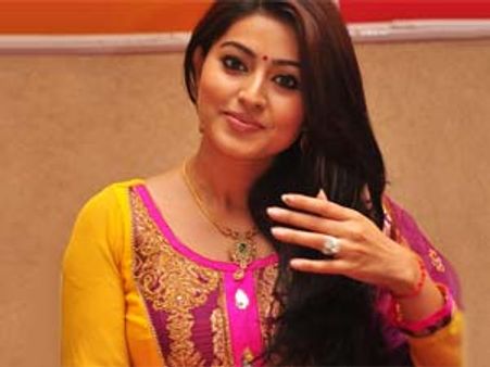 சினேகா அறிமுகப்படுத்திய ‘நிஷா’!