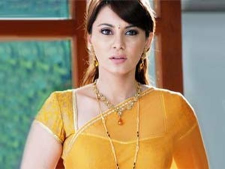 ரூ 50 லட்சம் வைர நகை - பிரபல நடிகை விமான நிலையத்தில் கைது