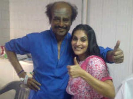 இசபெல் மருத்துவமனையில் ரஜினிகாந்த்: புகைப்படம் வெளியிட்டார் தனுஷ்