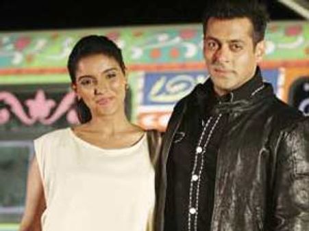 சல்மான் வயதில் பாதிதான் எனக்கு! - அசின்