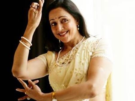 நடிகை ஹேமமாலினி வீட்டுக்குள் சிறுத்தை புகுந்தது