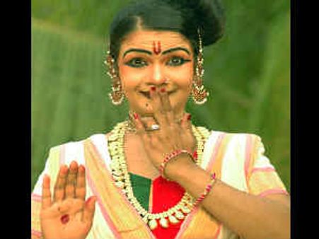 ரஜினி குணம் அடைய வேண்டி ஒன்றரை மணி நேரம் மோகினியாட்டம்