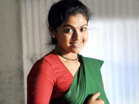 நந்தனா அறிமுகமாகும் கிருஷ்ணவேணி பஞ்சாலை!