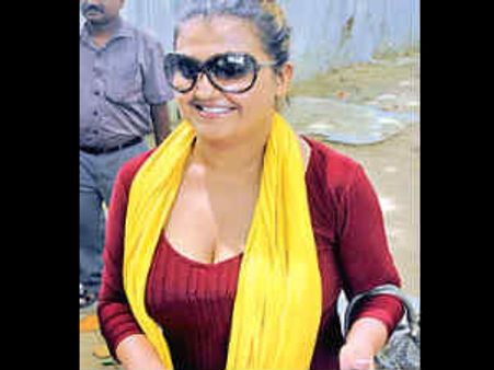 வாடகைக் கட்டட பிரச்சனை: கமிஷனரிடம் சோனா புகார்