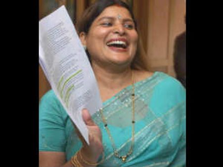 ஐயப்பன் சிலையை தொட்டதாக நாடகம்-ஜெயமாலா ஆஜராக கேரள கோர்ட் உத்தரவு