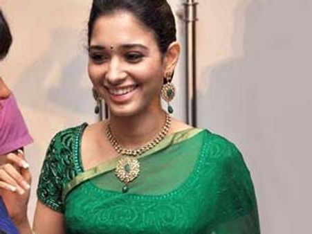 எல்லை கடந்த கிளாமர் காட்டி ஒருபோதும் நடிக்க மாட்டேன்-தமன்னா