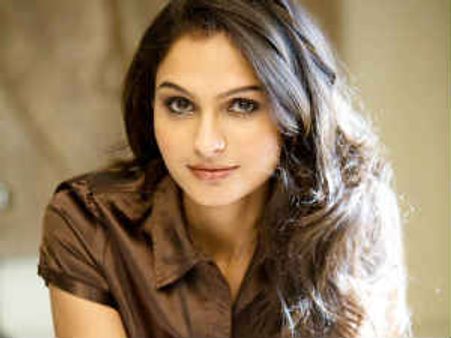 மேக்கப்மேன்களுடன் நடிகை ஆண்ட்ரியா மோதல்: படப்பிடிப்பு நிறுத்தம்