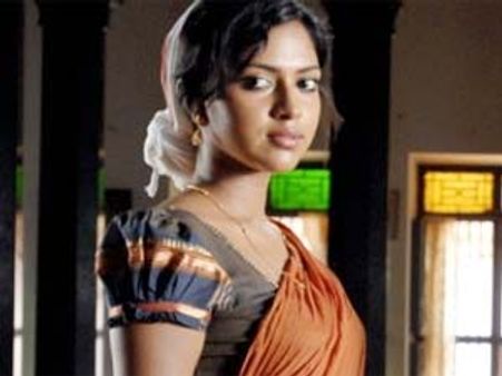 மலையாளத்துக்கு முக்கியத்துவமா? - அலறும் அமலா!