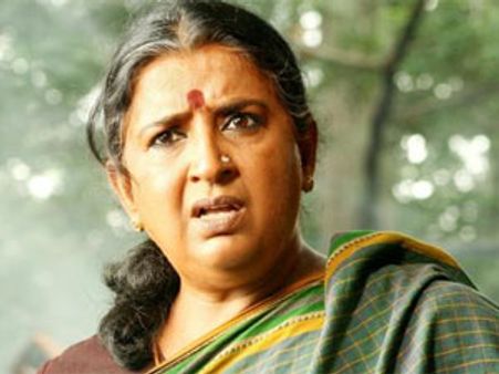 'அவன் இவன்' அட்டகாசம்-அம்பிகா மீண்டும் பிசி!