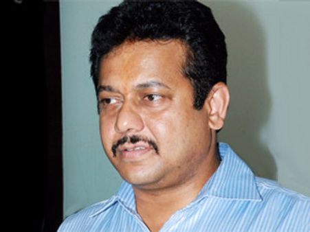 விநியோகஸ்தரை பிடித்து வைத்து தாக்கியதாக சக்சேனா மீது மேலும் ஒரு வழக்கு- கைது