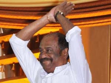 புதன்கிழமை சென்னை திரும்புகிறார் ரஜினி..பிரமாண்ட வரவேற்புக்கு ரசிகர்கள் ஏற்பாடு!!