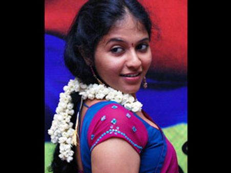 கவர்ச்சிக்கும் அஞ்சலி ரெடி!